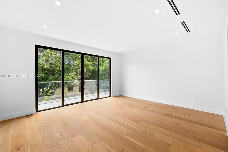 Spacious, unfurnished interior of a new home in , Miami (Image 23).