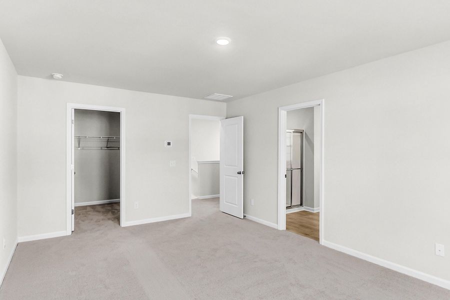 Spacious, unfurnished interior of a new home in Central Creek, Goose Creek (Image 22).