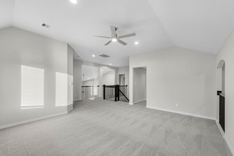 Spacious, unfurnished interior of a new home in Briarwood Crossing, Rosenberg (Image 24).
