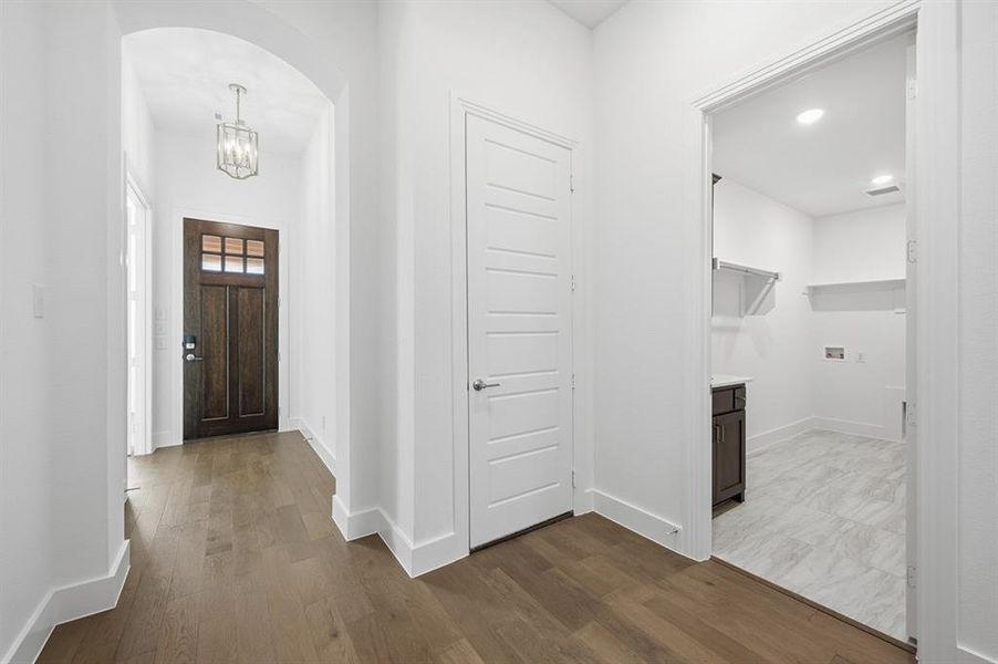 Spacious, unfurnished interior of a new home in Sandbrock Ranch, Aubrey (Image 21). Spacious, unfurnished interior of a new home in Sandbrock Ranch, Aubrey (Image 21).
