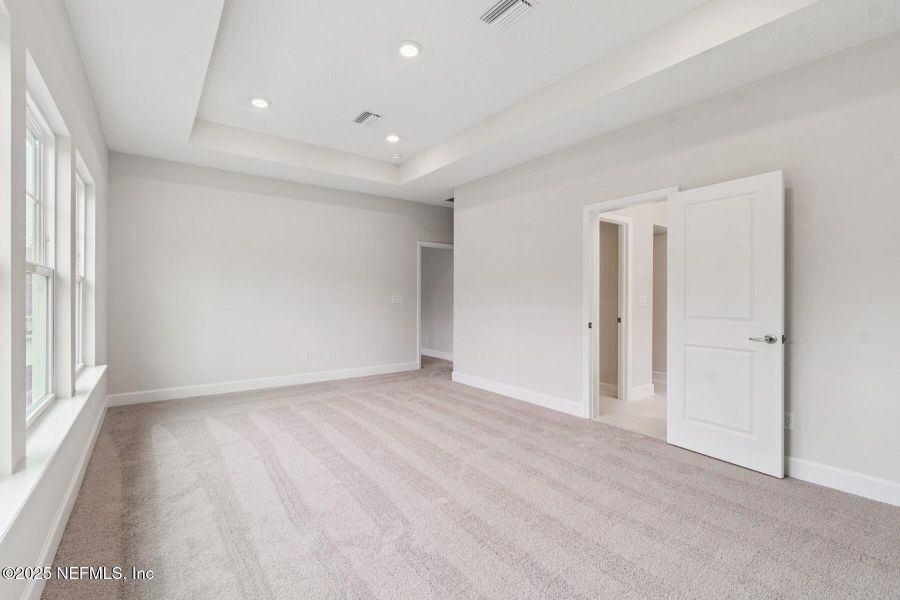 Spacious, unfurnished interior of a new home in Tributary 70', Yulee (Image 26).