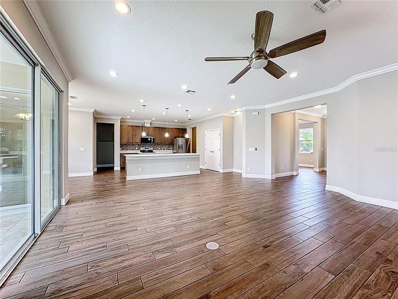 Spacious, unfurnished interior of a new home in , Orlando (Image 24).
