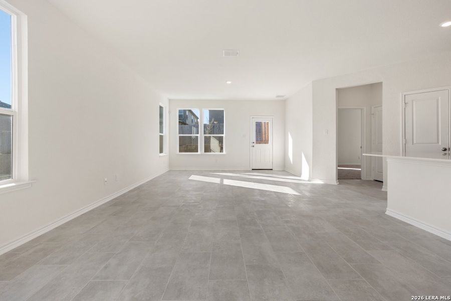 Spacious, unfurnished interior of a new home in Knox Ridge, Converse (Image 17).