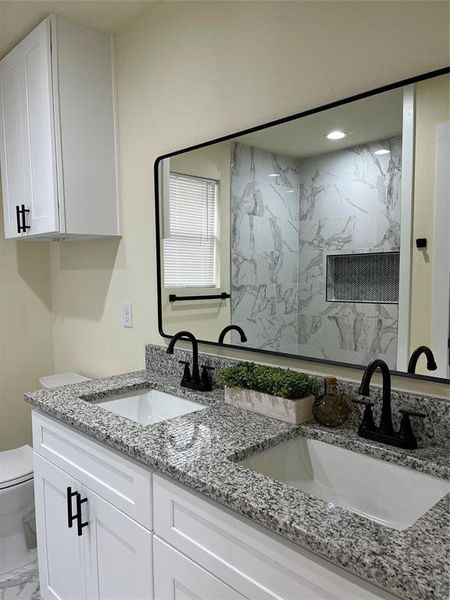 Furnished interior view inside a new home in , Corsicana (Image 9).