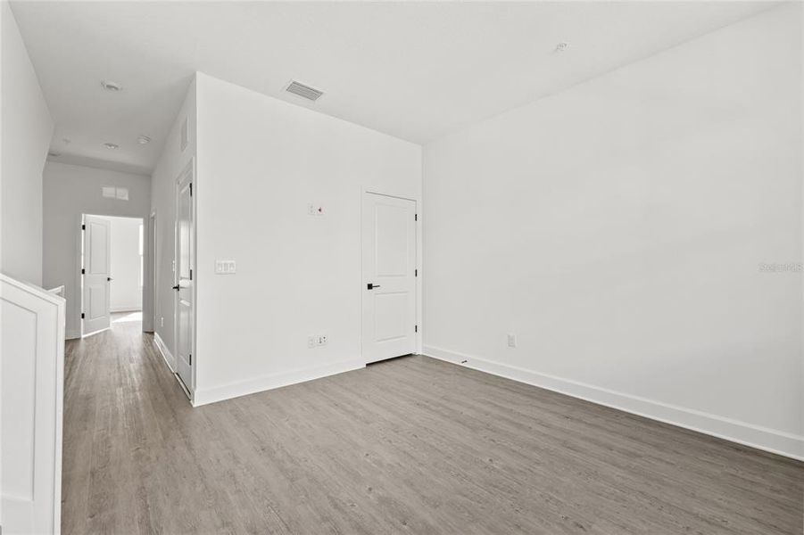 Spacious, unfurnished interior of a new home in Alante, St. Petersburg (Image 29).