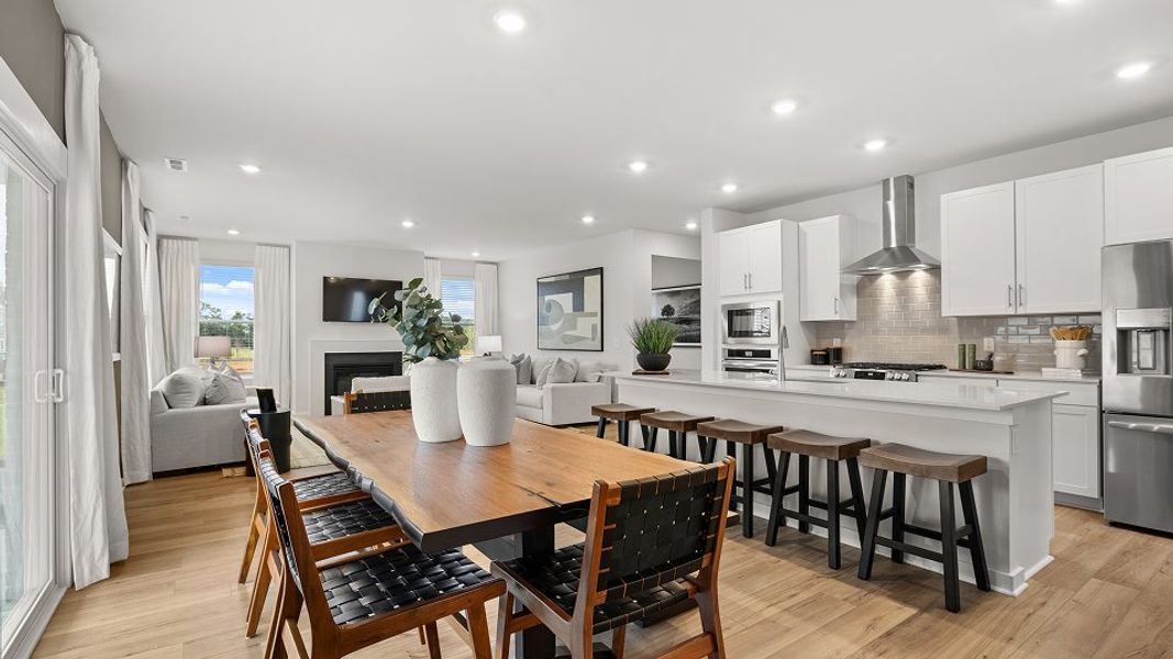 3741 Laurel Dining 1of4 F1