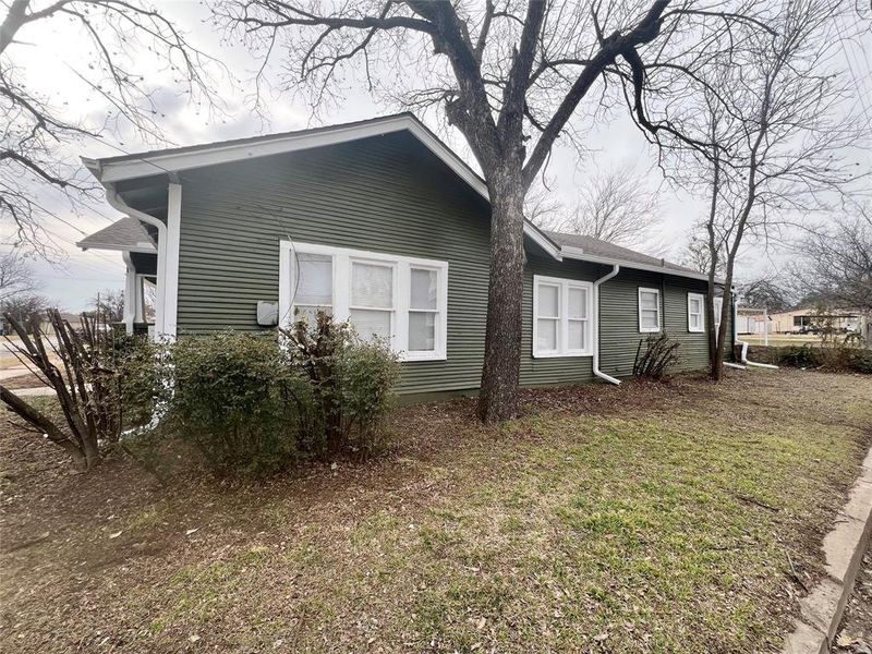 Exterior details and patio area of a home in , Brownwood (Image 13).