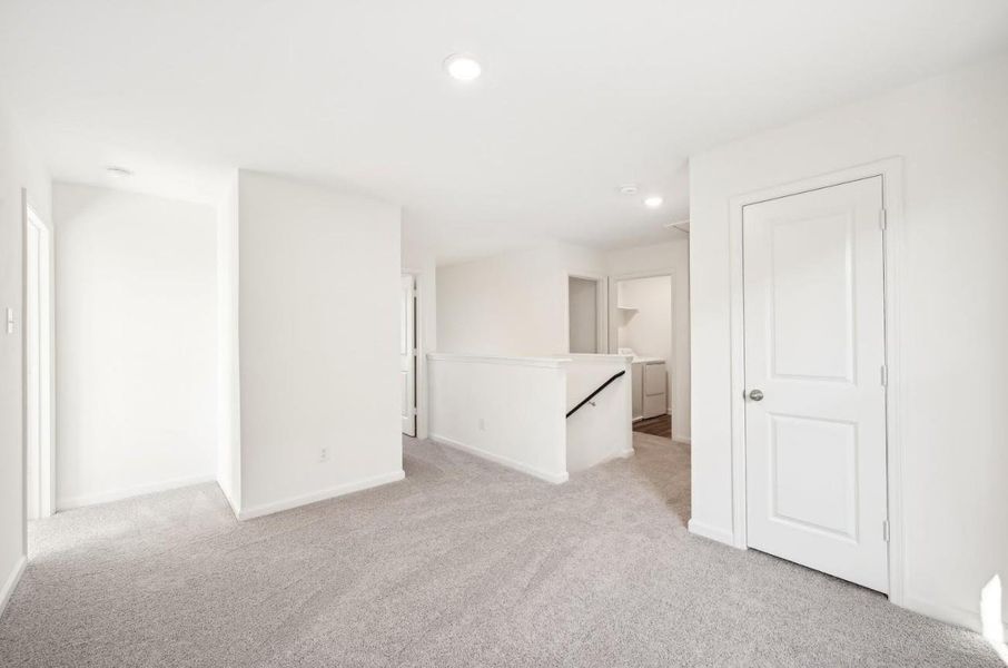 Spacious, unfurnished interior of a new home in Eagles Landing, Elgin (Image 10).