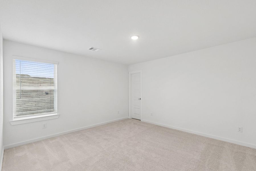 Spacious, unfurnished interior of a new home in Summerview, Fulshear (Image 36).
