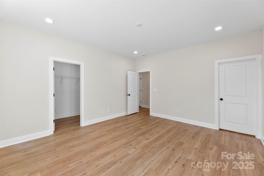 Spacious, unfurnished interior of a new home in , Monroe (Image 29).