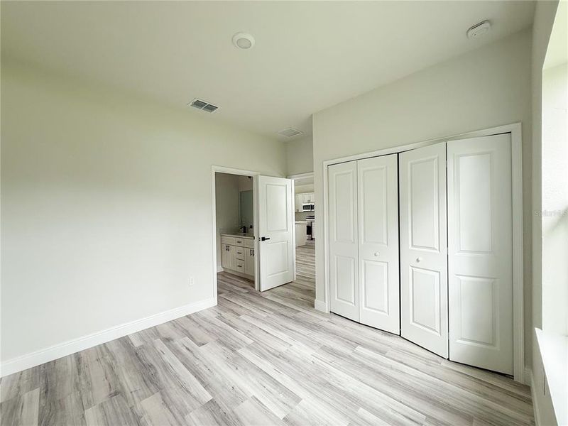 Spacious, unfurnished interior of a new home in , Ocala (Image 13).