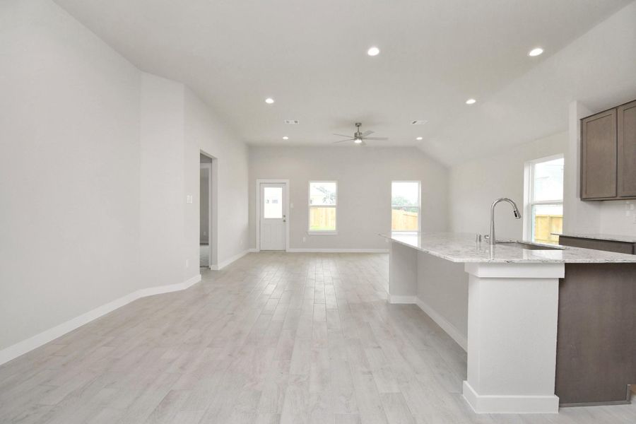 Spacious, unfurnished interior of a new home in Sheldon Ridge, Houston (Image 15). Spacious, unfurnished interior of a new home in Sheldon Ridge, Houston (Image 15).