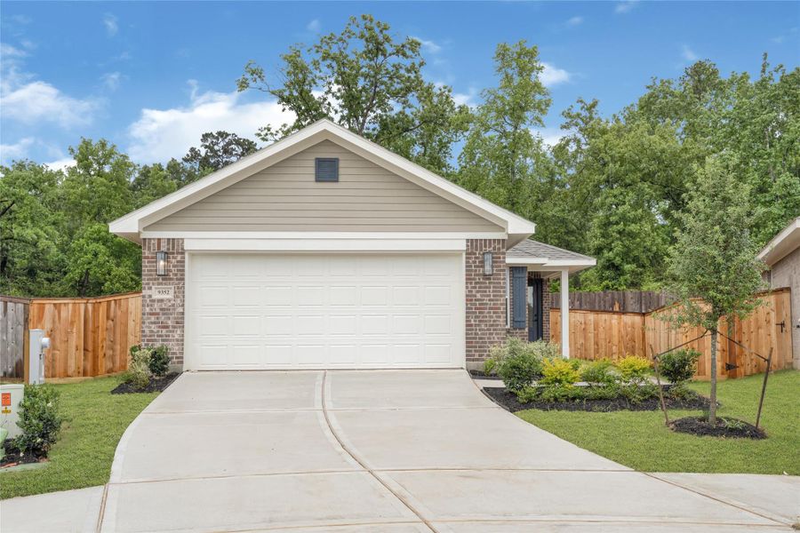 Front exterior of a new home in Stonebrooke, Conroe, TX, highlighting curb appeal (Image 15).