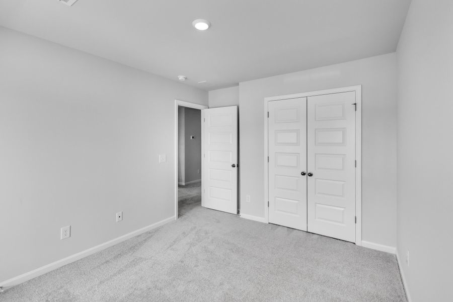Spacious, unfurnished interior of a new home in , Summerville (Image 14).
