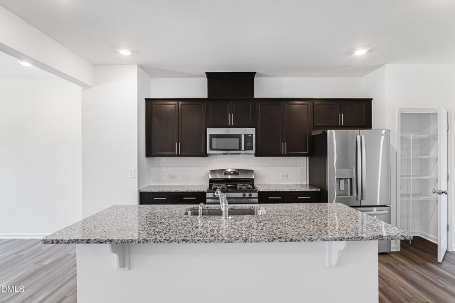 SUN_Stoneriver_Pic_Colton_Kitchen_3of7