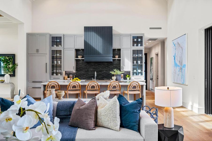 mls_LIVING_TO_KITCHEN_STRAIGHT