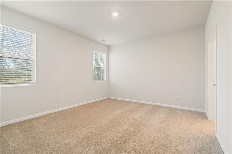 Spacious, unfurnished interior of a new home in , Acworth (Image 29).