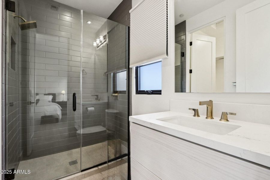 34-web-or-mls-N Cave Creek Rd 1037-S0412