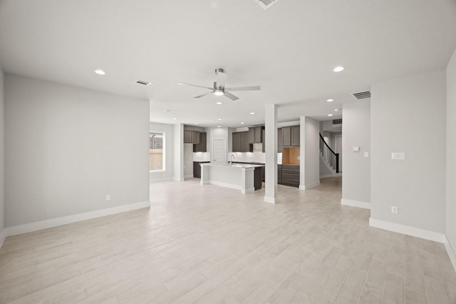 Spacious, unfurnished interior of a new home in Barton Creek Ranch, Conroe (Image 25). Spacious, unfurnished interior of a new home in Barton Creek Ranch, Conroe (Image 25).