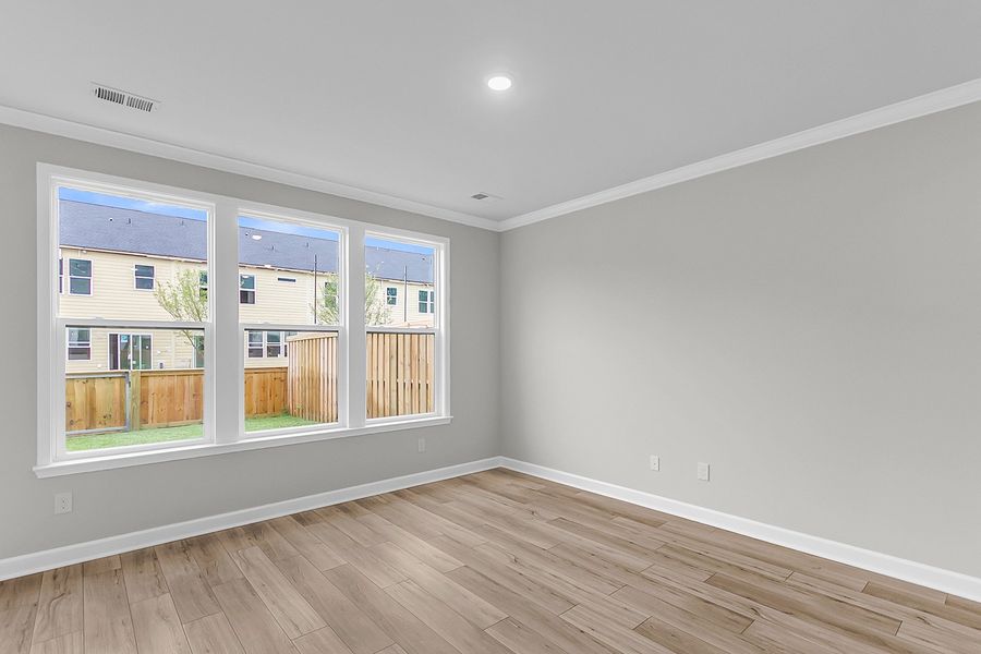 Spacious, unfurnished interior of a new home in Pineland Preserve, Summerville (Image 19).