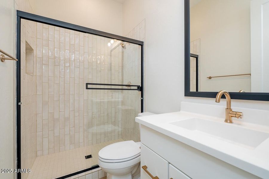 Tri Pointe Waterston Central 386 - Bathr