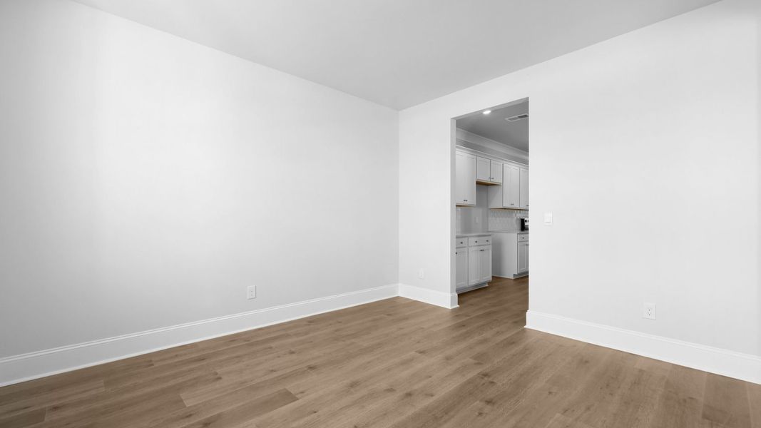 Spacious, unfurnished interior of a new home in Sheep Island, Summerville (Image 27).