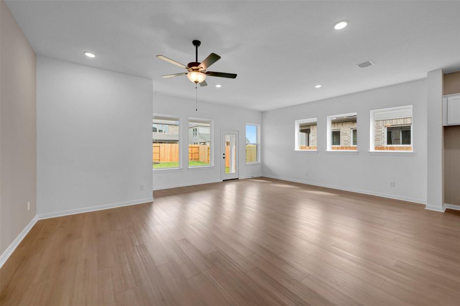 Spacious, unfurnished interior of a new home in The Grand Prairie - Retreat Collection, Hockley (Image 38).