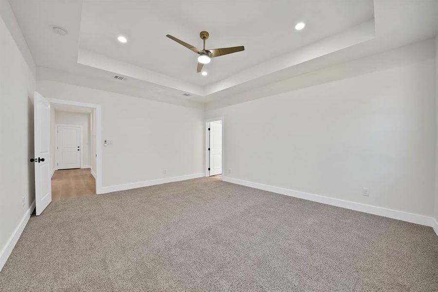 Spacious, unfurnished interior of a new home in , Joshua (Image 27).