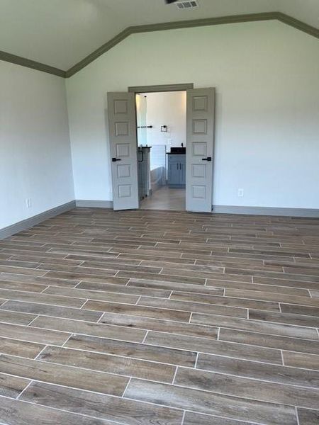 Spacious, unfurnished interior of a new home in , Athens (Image 21).