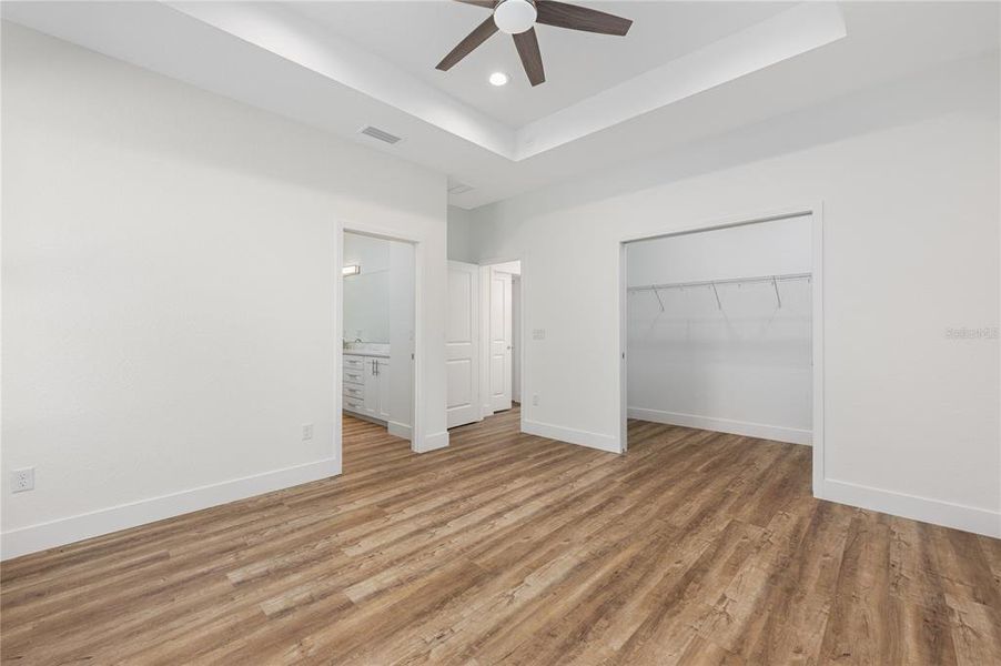 Spacious, unfurnished interior of a new home in , Deland (Image 16).