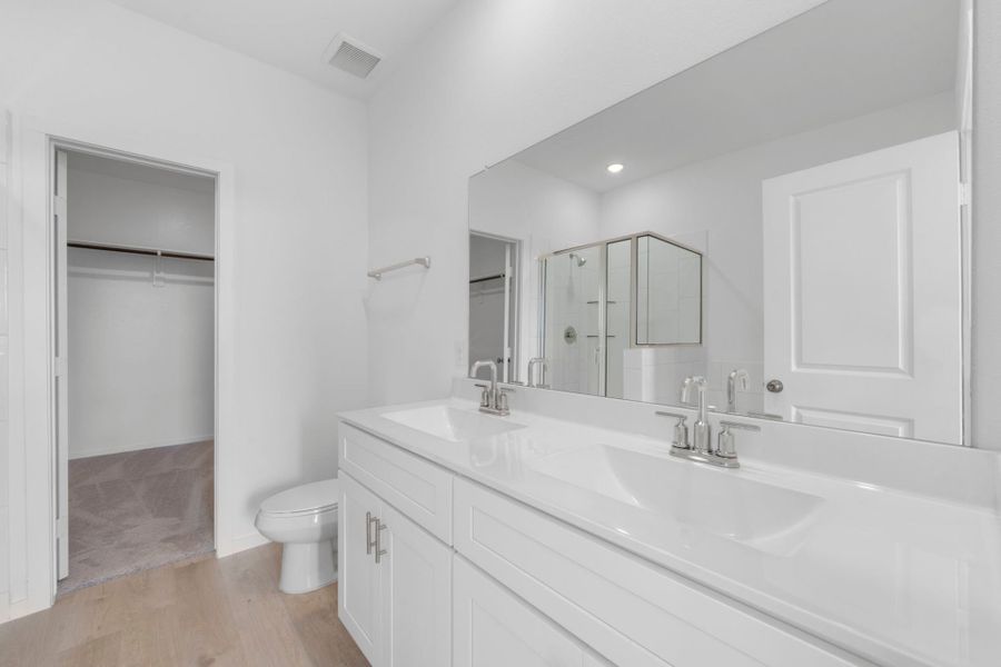 Owner's Bathroom Owner's Bathroom