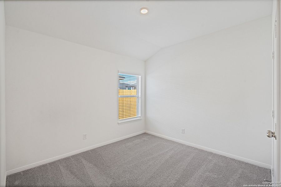 Spacious, unfurnished interior of a new home in Rosewood Estates, Lytle (Image 13).