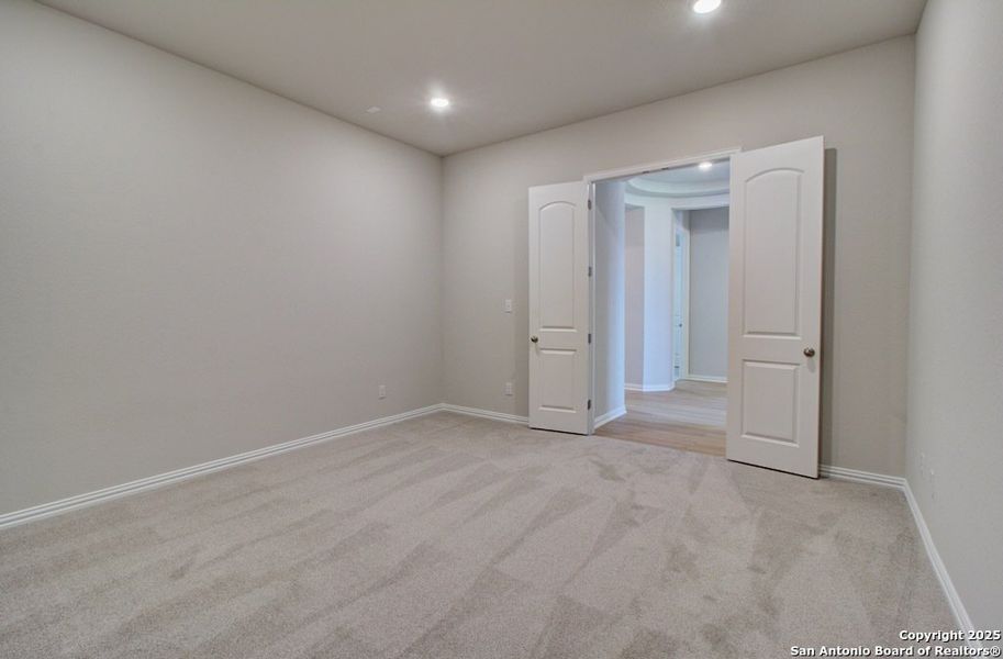 Spacious, unfurnished interior of a new home in Dauer Ranch, New Braunfels (Image 18). Spacious, unfurnished interior of a new home in Dauer Ranch, New Braunfels (Image 18).