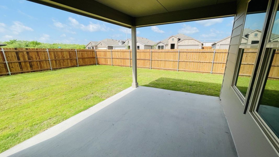 Exterior details and patio area of a home in Sunnycreek, Fort Worth (Image 3).