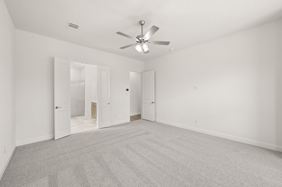 Spacious, unfurnished interior of a new home in Sheppard's Place, Waxahachie (Image 23).