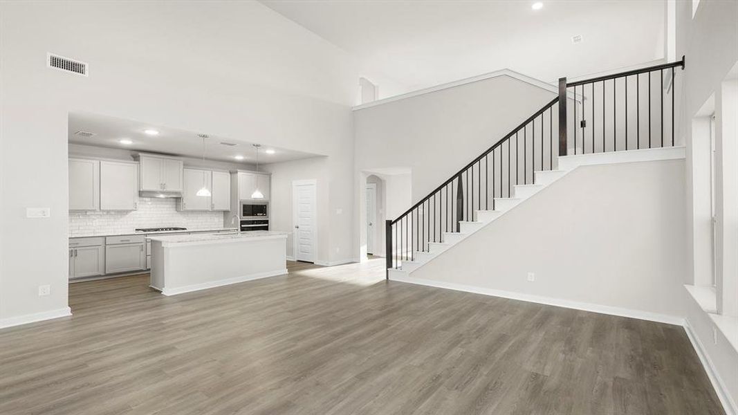 09. 737 Grand Dale - Dining (2)