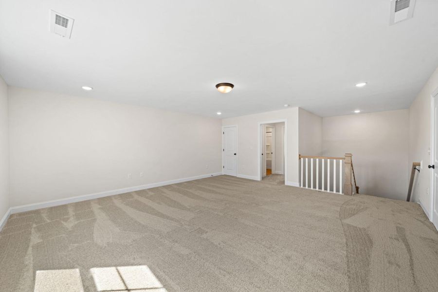 Spacious, unfurnished interior of a new home in Grove Park, Clemmons (Image 31).