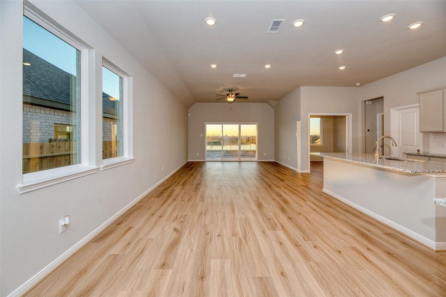 Spacious, unfurnished interior of a new home in Aldeana - Paintbrush Collection, Bonney (Image 35).