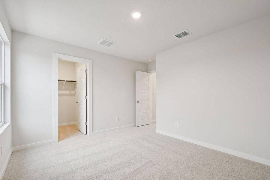 Spacious, unfurnished interior of a new home in The Glen at Stallion Run, Buda (Image 22).