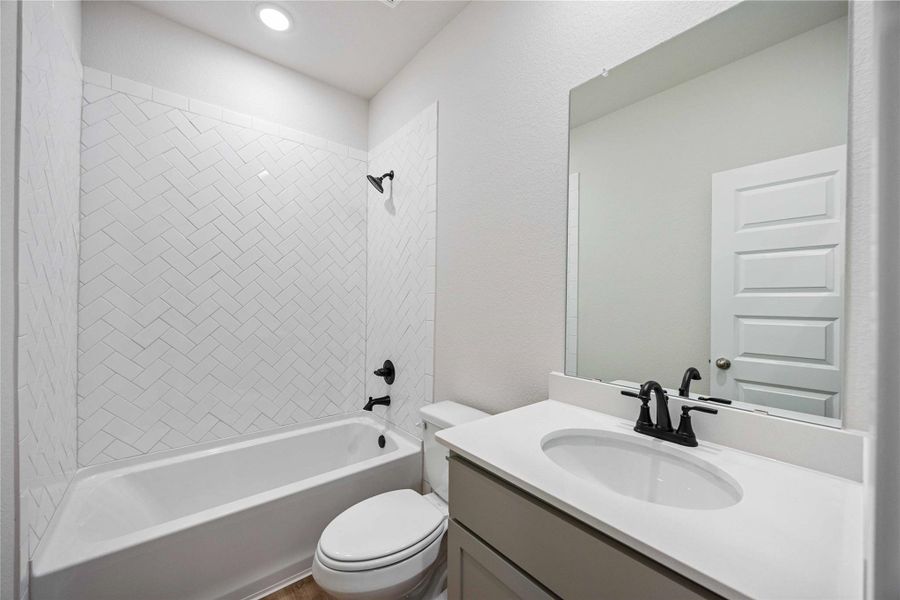 Furnished interior view inside a new home in Blue Heron Estates, Beasley (Image 12).