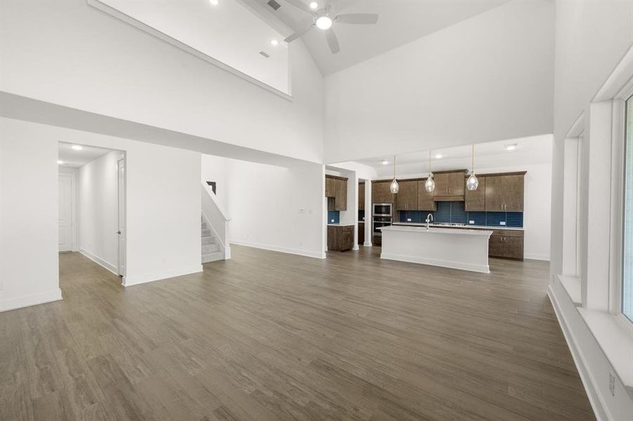 701 Iris- Living Room-2 701 Iris- Living Room-2