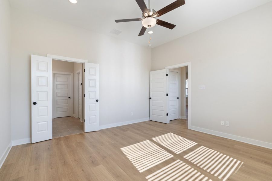 Spacious, unfurnished interior of a new home in Amherst, Cordova (Image 25).