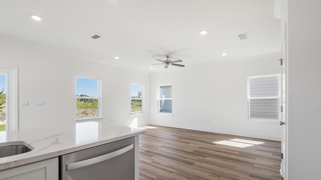 Spacious, unfurnished interior of a new home in Sanctuary Beach, Panama City Beach (Image 19).