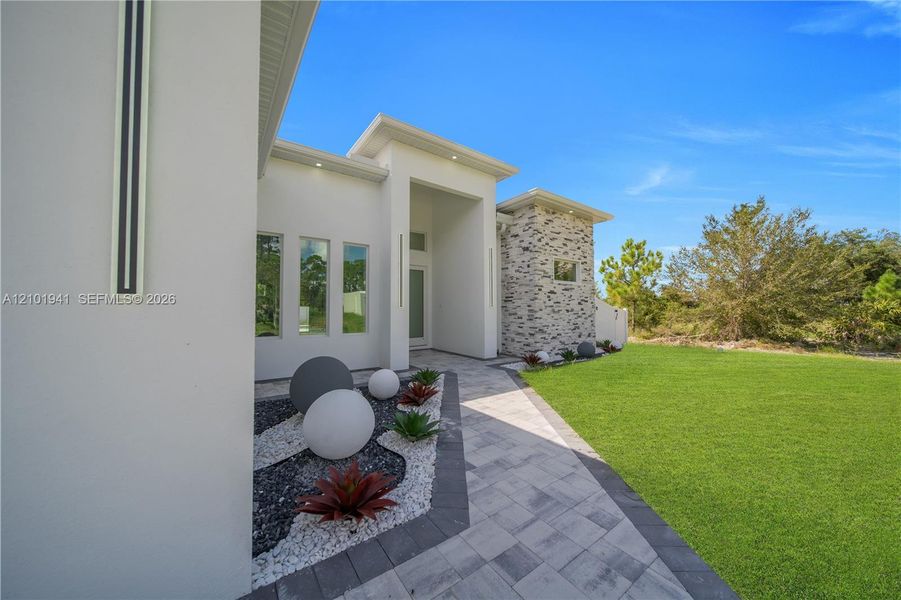 Exterior details and patio area of a home in , Lehigh Acres (Image 4).