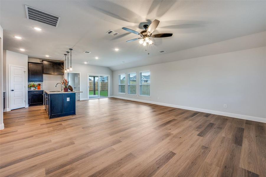 Spacious, unfurnished interior of a new home in , Hillsboro (Image 13).