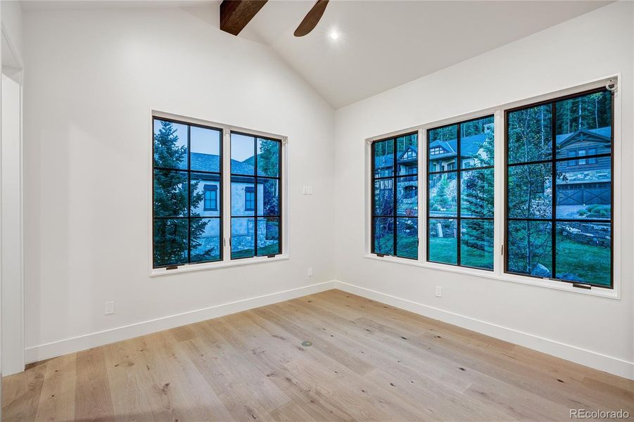 Spacious, unfurnished interior of a new home in , Keystone (Image 19).