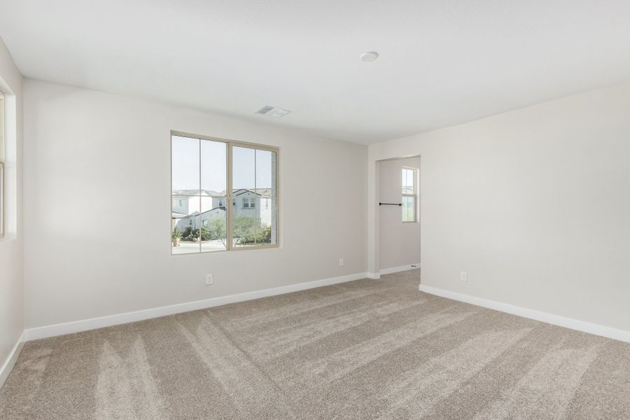Spacious, unfurnished interior of a new home in Estrella, Goodyear (Image 10).