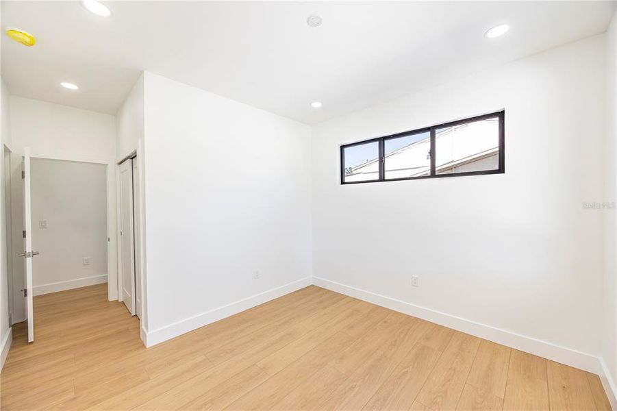 Spacious, unfurnished interior of a new home in , St. Petersburg (Image 23).