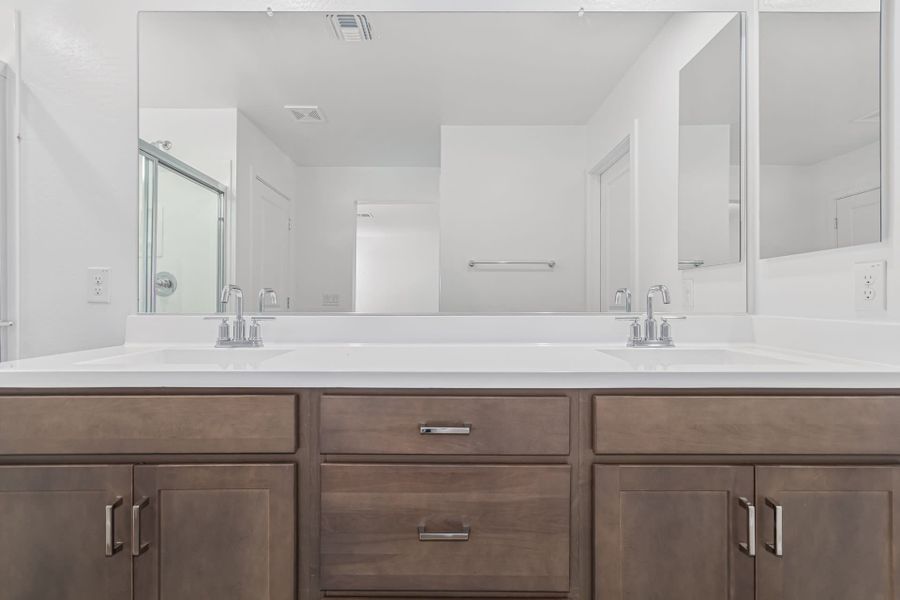 Primary Bath_Lot 32 | Aspen | Sunrise - Canyon Series | Surprise, AZ | Landsea Homes