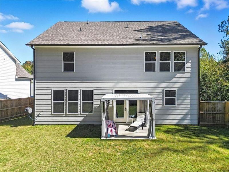 Exterior details and patio area of a home in Riverwood, Dallas (Image 4).